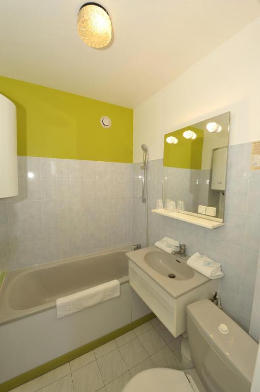 Le Compostelle Hotell Vézelay Rom bilde