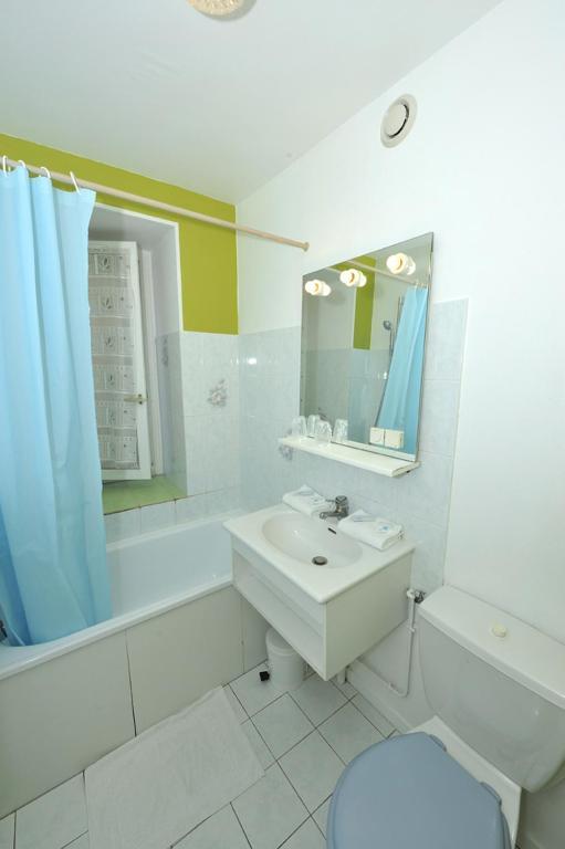 Le Compostelle Hotell Vézelay Rom bilde