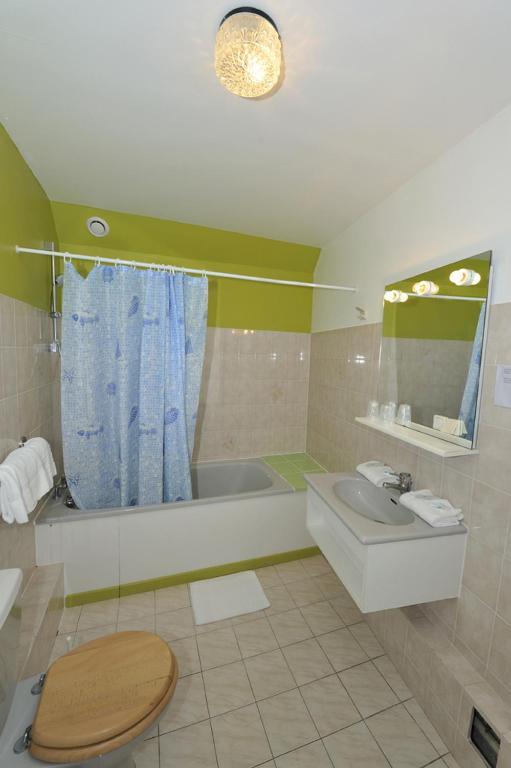Le Compostelle Hotell Vézelay Rom bilde